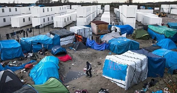 The makeshift camp called "The Jungle." (Photo: Etienne Laurent/EPA)