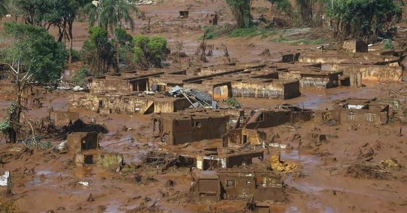 The Bento Rodrigues district is pictured covered with mud after a dam owned by Vale SA and BHP Billiton Ltd burst in Mariana, Brazil, November 6, 2015. (Photo: Ricardo Moraes/Reuters)