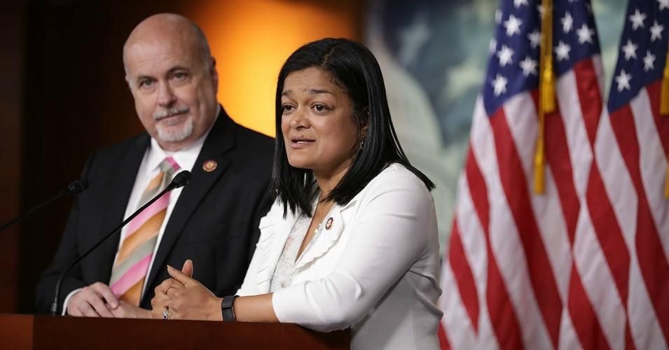 Congressional Progressive Caucus co-chairs Rep. Mark Pocan (D-Wis.) and Rep. Pramila Jayapal (D-Wash.) hold a news conference in the U.S. Capitol Visitors Center on May 17, 2019 in Washington, D.C. (Photo: Chip Somodevilla/Getty Images)