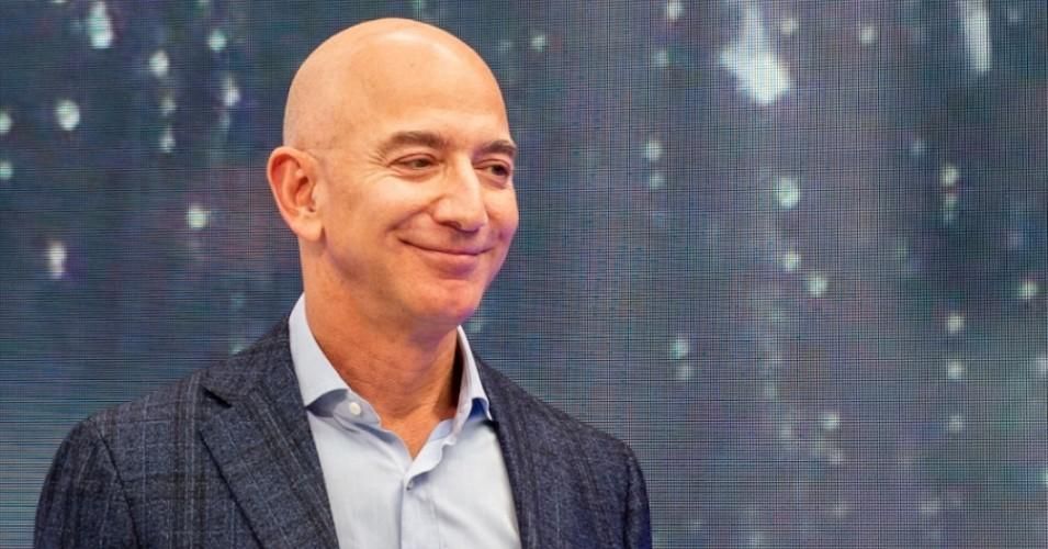 And the world's first double-centi-billionaire is... Jeff Bezos. (Photo: Andrej Sokolow/Getty Images) 