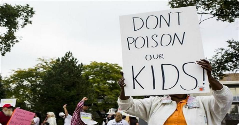 Flint residents protest the water quality in the city on Monday, Oct. 5, 2015, outside Flint City Hall in Flint, Mich. (Photo: Danny Miller/The Flint Journal-MLive.com via AP)