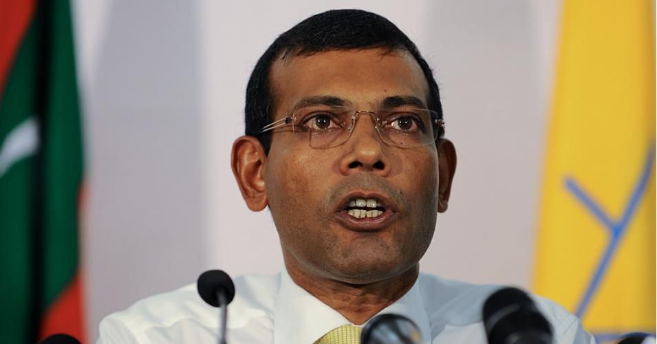 Former Maldivian president and presidential candidate Mohamed Nasheed speaks to the press in Male on November 10, 2013.