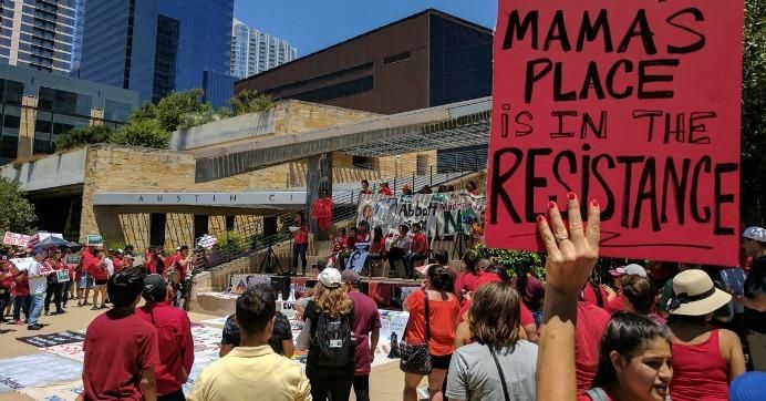 On Sunday, roughly 500 people rallied at the Austin City Hall before marching to the Governor's mansion in protest of SB4. (Photo: Gus Bova/Texas Observer via Twitter)