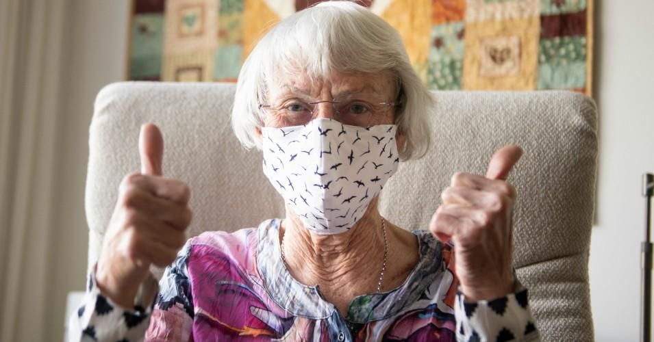 A senior woman wears a homemade face mask, an indispensable tool in the fight against Covid-19. (Photo: Lucy Lambriex/iStock/via Getty Images)