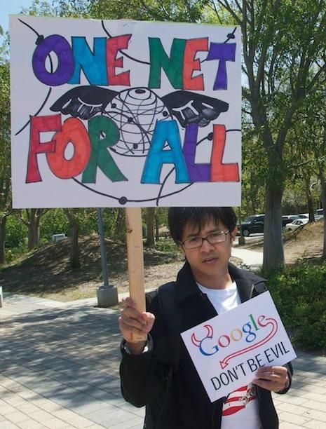 Ahead of a global forum on internet governance, activists slammed those corporations and governments who 'turned the internet against citizens.' (Photo: Steve Rhodes/ Creative Commons)