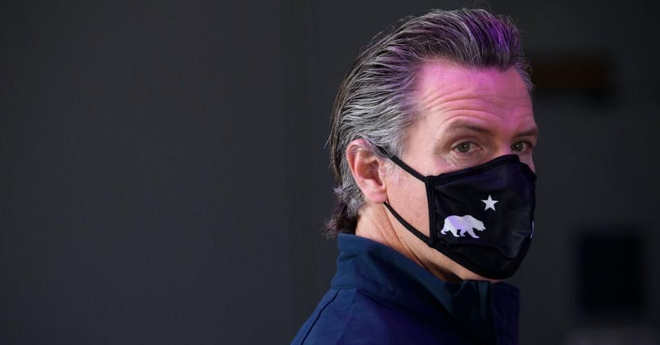 California Governor Gavin Newsom wears a face mask as he prepares to give a briefing after touring a Covid-19 vaccination site on February 22, 2021 in Long Beach. (Photo: Patrick T. Fallon/AFP via Getty Images) 