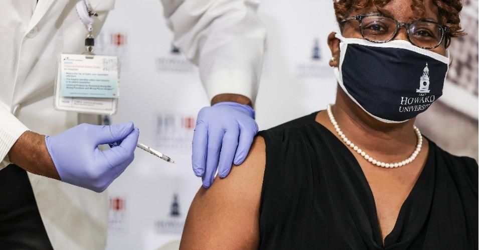 Howard University Hospital staff members received Covid-19 vaccination doses on December 15, 2020 in Washington, D.C. 