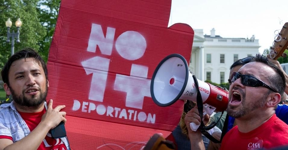 A May 2014 protest outside the White House calls on President Barack Obama to halt the deportation of immigrants and asylum seekers. (Photo: Victoria Pickering/cc/flickr)