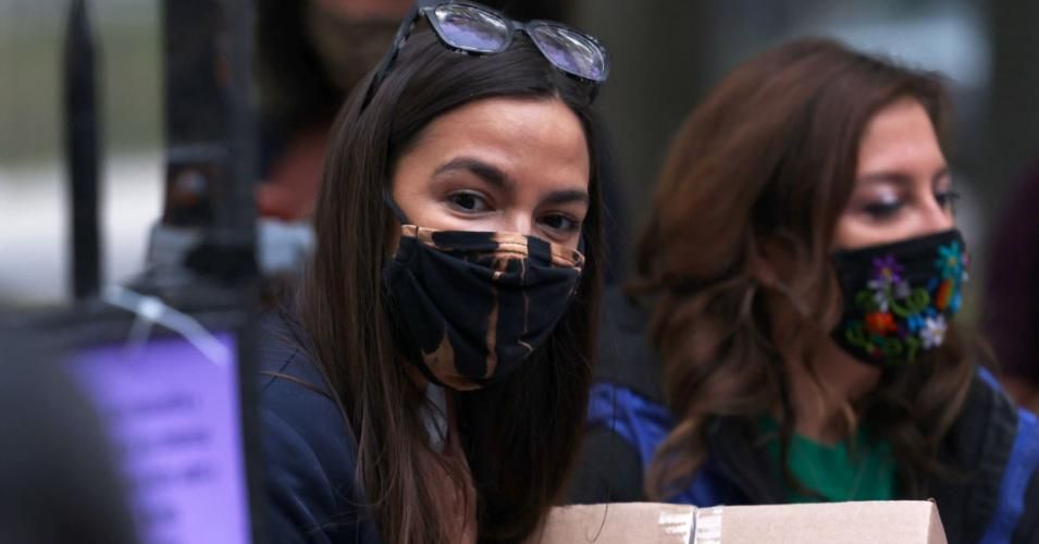 Rep. Alexandria Ocasio-Cortez (D-NY) waits to hand out a box of food during a food distribution event on October 27, 2020 in New York City. (Photo: Michael M. Santiago/Getty Images)