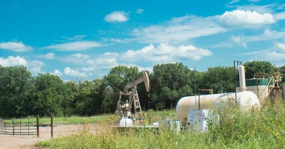 An oil pump jack in Oklahoma. (Photo: jbpribanic/public herald/cc/flickr)