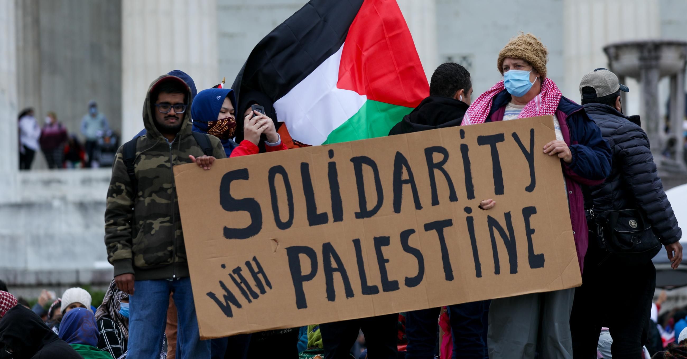 Thousands of demonstrators gathered in support of the Palestinians at the Lincoln Memorial in Washington D.C. 