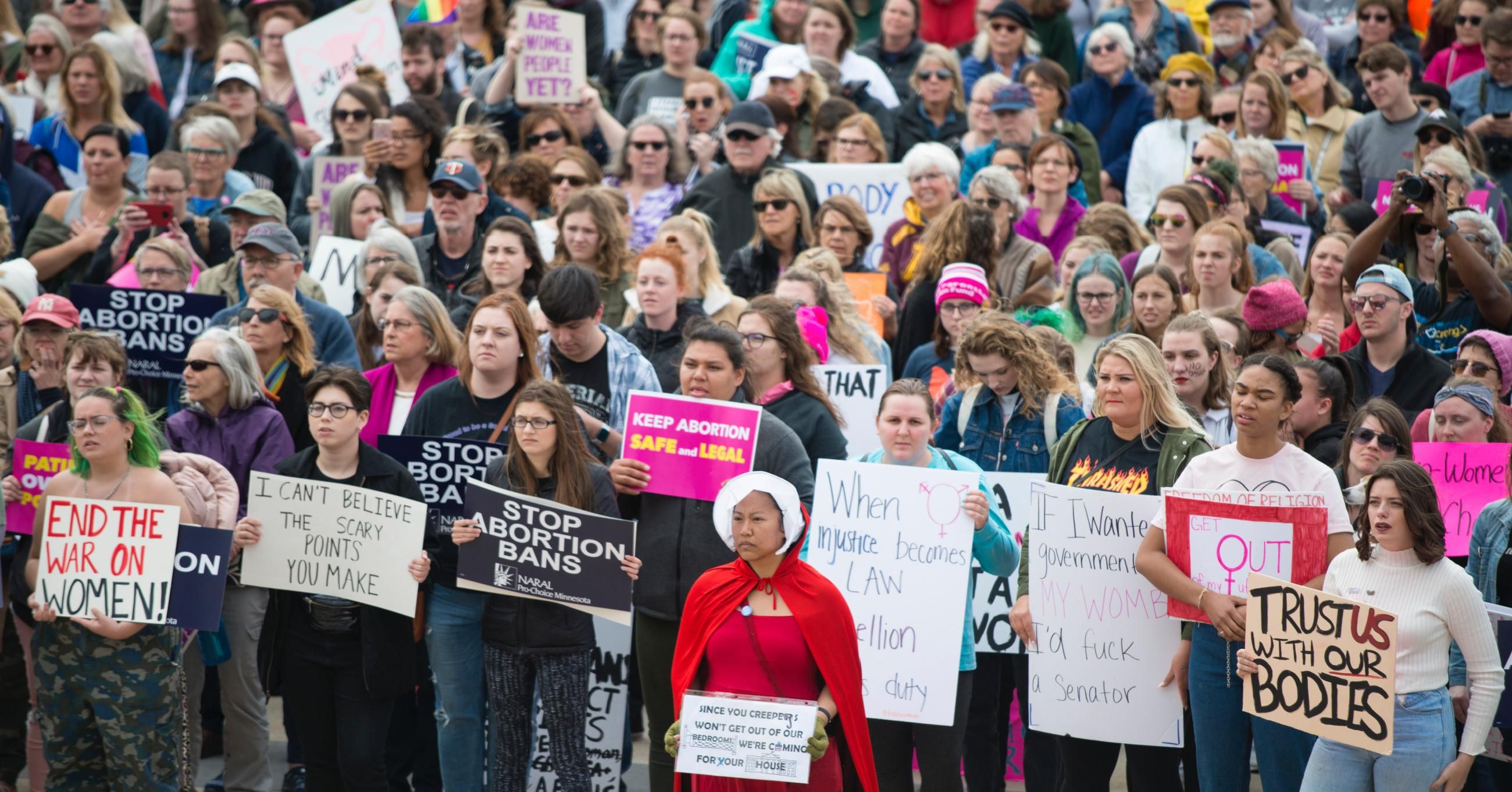 Reproductive rights advocates demonstrate at a May 21, 2019 pro-choice rally at the Minnesota State Capitol in St. Paul. (Photo: Fibonacci Blue/Flick Creative Commons) 