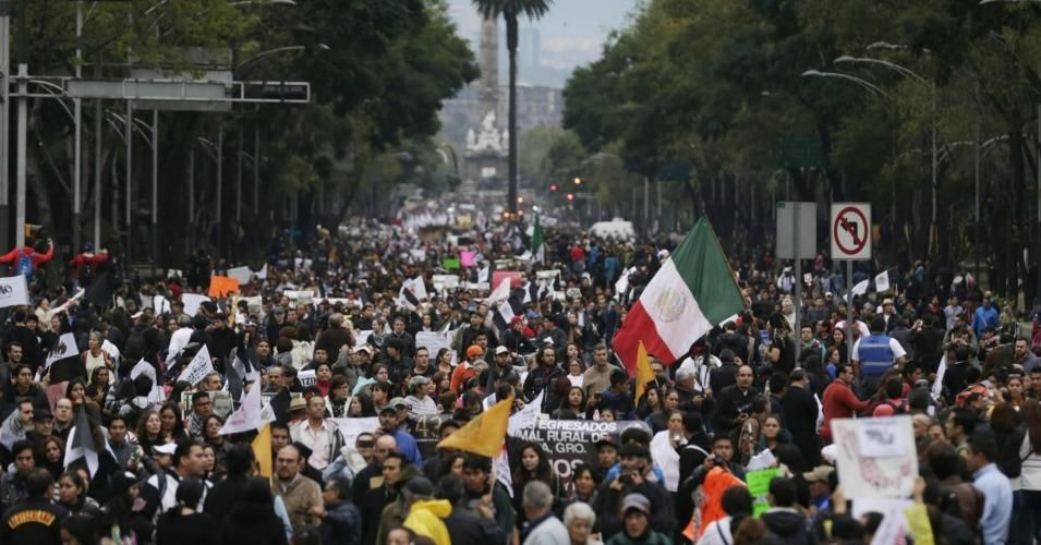 Demonstrators march on Reforma Avenue in Mexico City. (Photo: Tomas Bravo/Reuters)