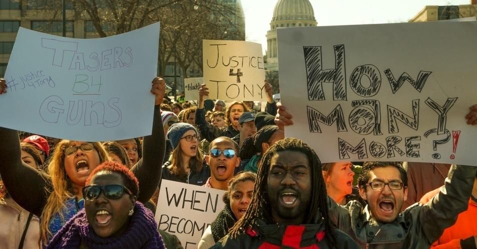 Protesters in Madison, Wisconsin want to know "how many more?" after the shooting death of local teenager Tony Robinson. (Photo: Light Brigading/cc/flickr)