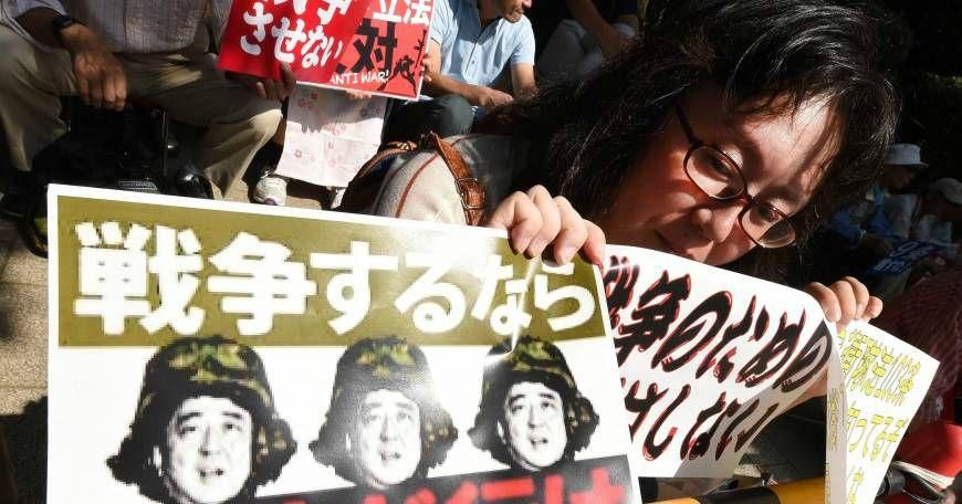 Rally Monday in front of the Japanese parliament to protest Prime Minister Shinzo Abe's unpopular security bills. (Photo: AFP-JIJI)