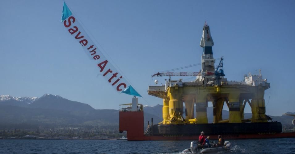 Activists confront a Shell drilling rig in Port Angeles, Washington before it set sail for Arctic Waters in April 2015. (Photo: Conatzer Visuals/Backbone Campaign/cc)