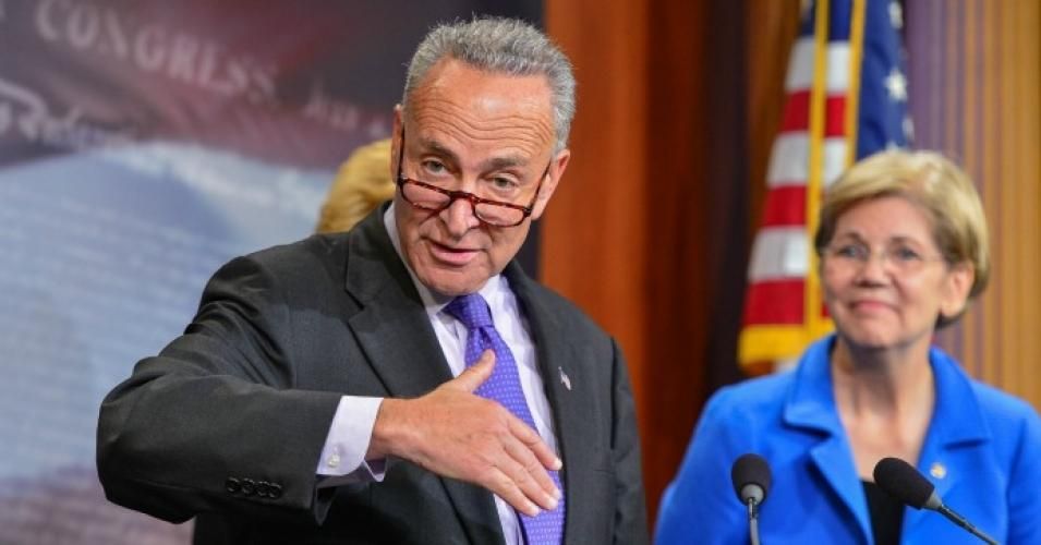 Sens. Chuck Schumer (N.Y.) and Elizabeth Warren (D-Mass.) led a group of Democrats in introducing a resolution on student loan cancellation. (Photo: <a href="https://www.flickr.com/photos/sdmc/21502010111">Senate Democrats</a>/flickr/cc)</p>