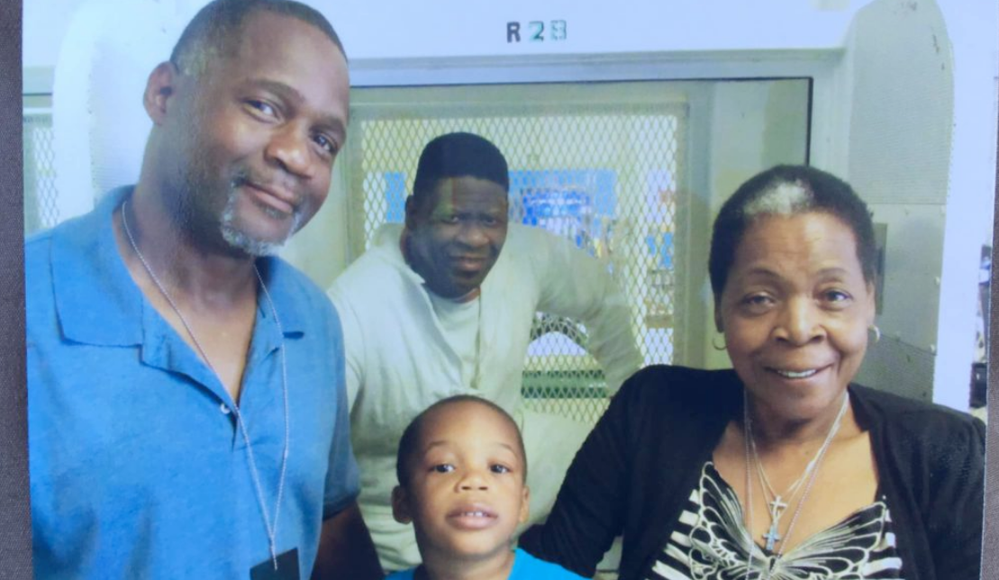 Rodney Reed with his brother Rodrick, nephew Rodrick Jr., and mother Sandra Reed at the Allan B. Polunsky Unit, West Livingston, Texas in 2019. (Photo: Courtesy of the Reed Justice Initiative) 