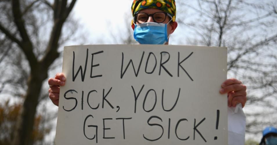 Healthcare workers at Jacobi Medical Center in the Bronx on April 17, 2020 rallied against a policy change that made it more difficult for them to take paid sick leave. (Photo: Angela Weiss/AFP via Getty Images)