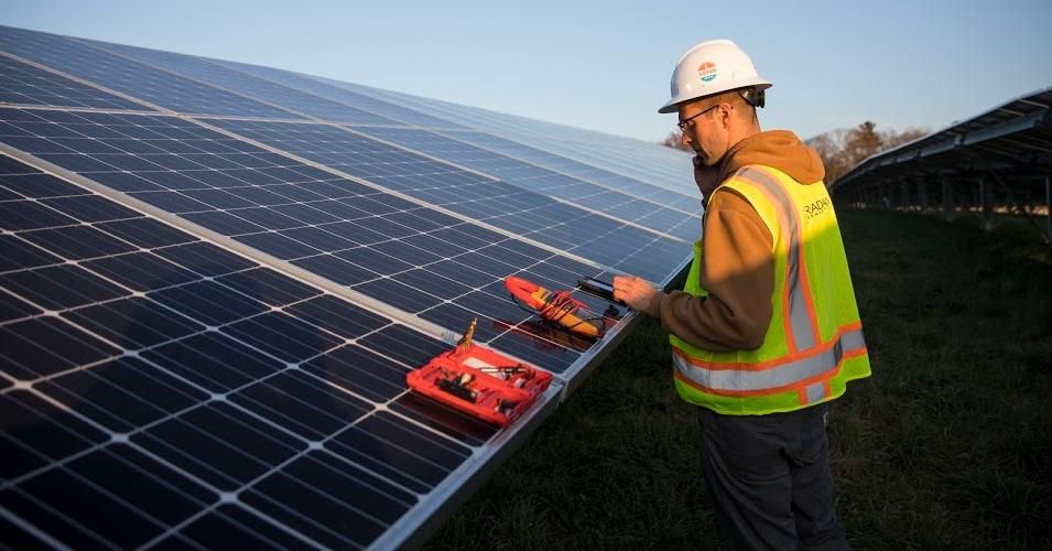 A worker performs maintenance at the BlueWave Community Solar Farm in Grafton, Massachusetts on December 4, 2017. (Photo: Robert Nickelsberg/Getty Images)