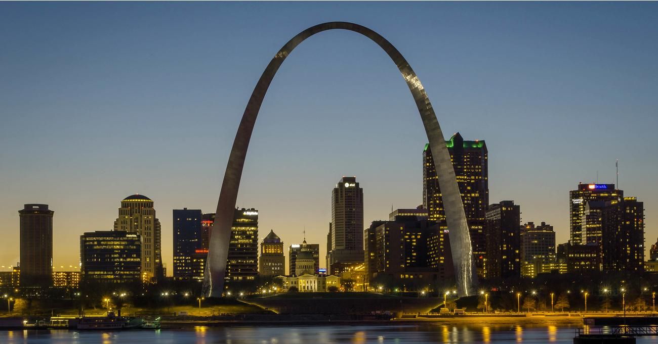 The skyline of St. Louis, Missouri seen from across the Mississippi River in East St. Louis, Illinois. (Photo: Keith Yahl/Flickr/cc)