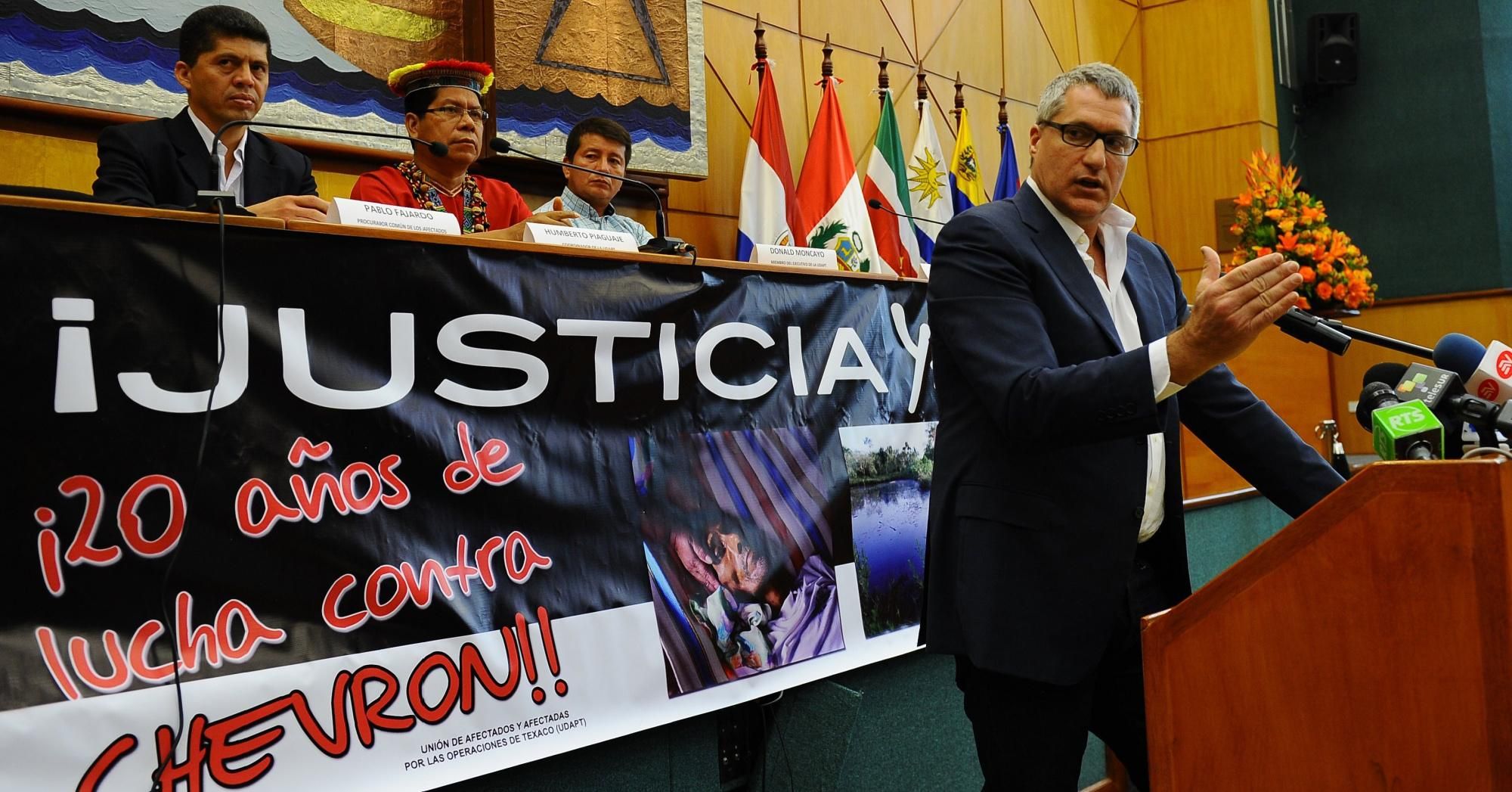 Steven Donziger, a human rights lawyer working of behalf of Ecuadorians harmed by over three decades of Texaco-Chevron's oil drilling and dumping of toxic wastewater in the Amazon rainforest, gestures during a press conference on March 19, 2014 in Quito. (Photo: Rodrigo Buendia/AFP via Getty Images)