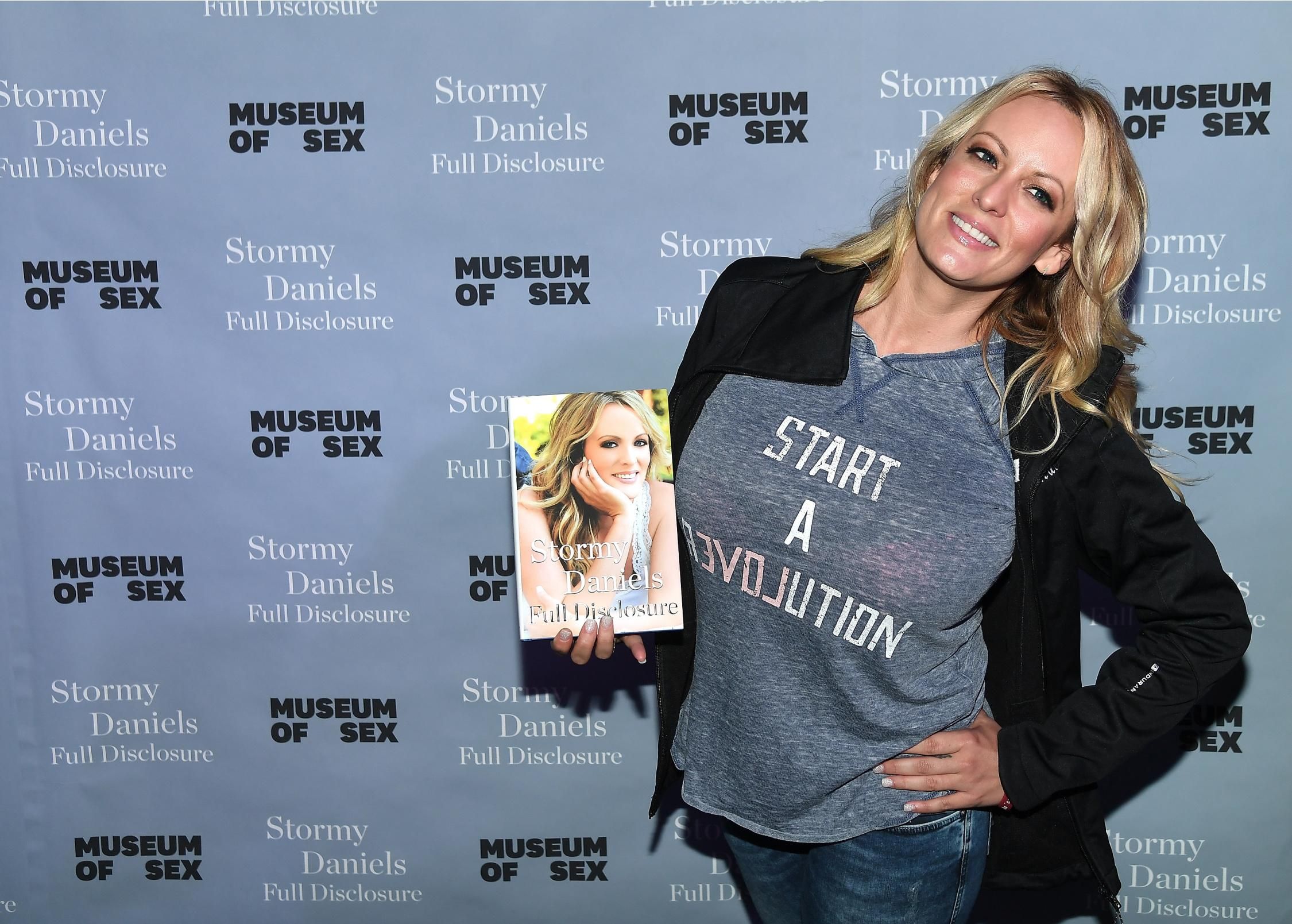 Stormy Daniels signs copies of her book <em>Full Disclosure<em> on October 8, 2018 at the Museum of Sex in New York City. (Photo: Nicholas Hunt/Getty Images)