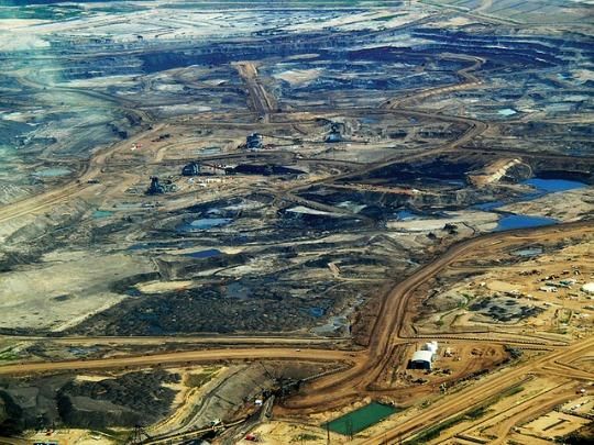 Tar sands in Alberta (Photo: Howl Arts Collective / Flickr Creative Commons)