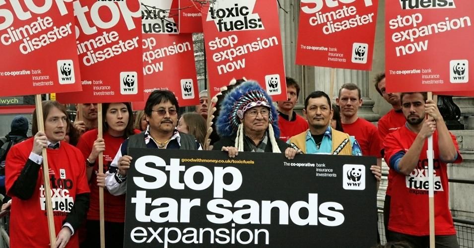 In a bid to win approval for dirty tar sands development, the government of Alberta, Canada is attempting to buy the goodwill of local First Nations, asking that they sway others to drop their opposition to the projects. (Photo: Eugenio/flickr/cc)