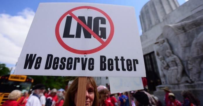 LNG export protesters rally in Oregon in 2015. (Photo: Waterkeeper Alliance Inc./flickr/cc)
