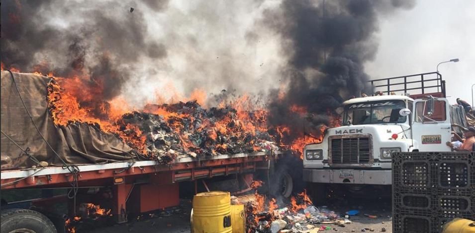 Aid trucks burn on Venezuelan-Colombia border, February 23, 2019. Media around the world got it wrong. The Panama Post headline: "Police forces loyal to Maduro burnt trucks with humanitarian aid; The dictatorship's repressive authorities allowed three trucks of humanitarian aid to cross the border, only to set them on fire once they were over the bridge."