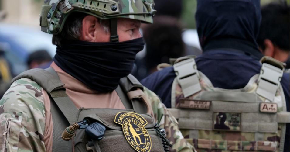Members of the Oath Keepers, a right-wing paramilitary group, traveled to Louisville, Kentucky on September 24, 2020, where they clashed with demonstrators protesting the lack of criminal charges in the police killing of Breonna Taylor. (Photo: Jeff Dean/AFP via Getty Images)