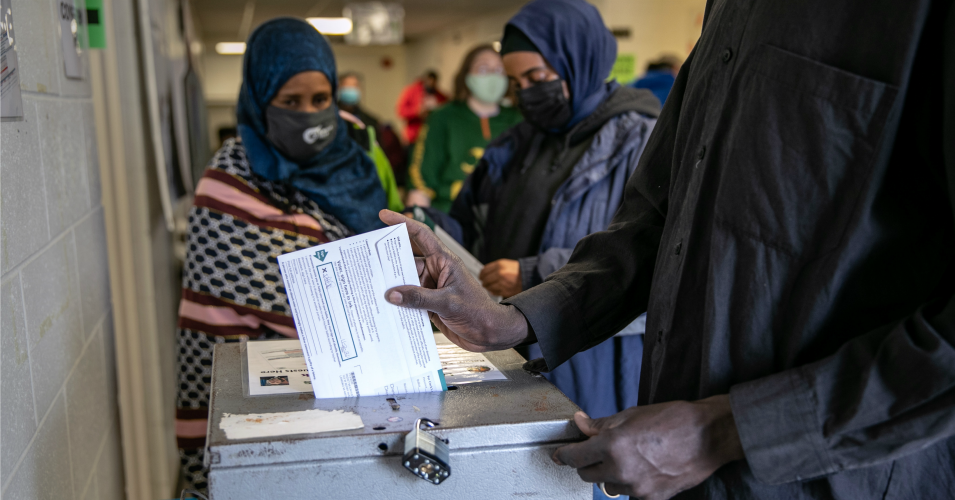 Somali Americans cast their early votes at the Lansing City Clerk's office on November 2, 2020 in Lansing, Michigan. In 2016 U.S. President Donald Trump narrowly won Michigan, which is now a main battleground state. (Photo: John Moore/Getty Images)