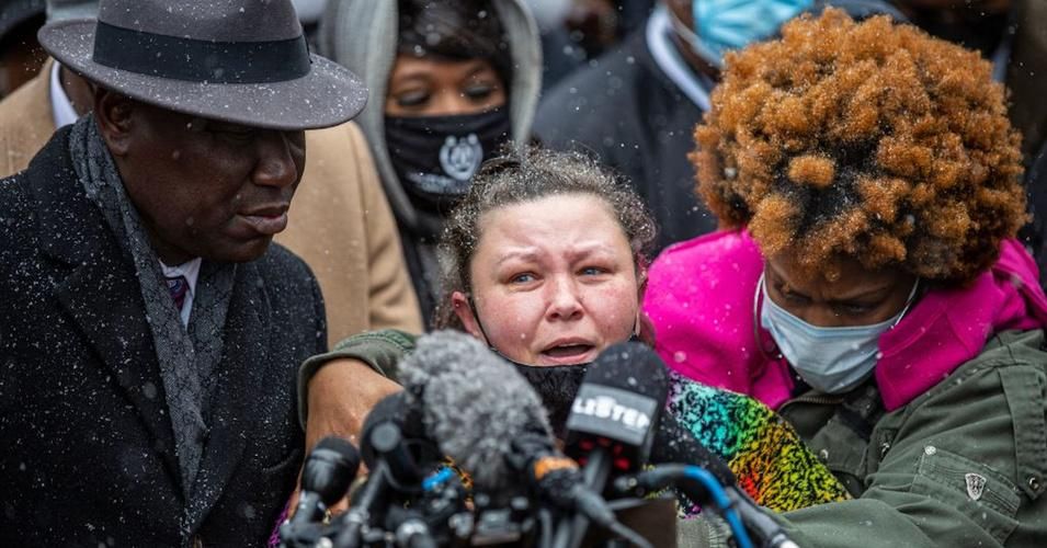 Katie Wright, mother of slain unarmed Black man Daunte Wright, speaks during an April 13, 2021 press conference outside the Hennepin County Government Center in Minneapolis—site of the ongoing trial of former officer Derek Chauvin, who is accused of murdering George Floyd, another unarmed Black man. (Photo: Kerem Yucel/AFP via Getty Images) 