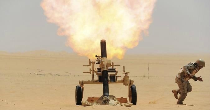  A Saudi soldier at the border with Yemen, fired a mortar shell toward Houthi rebels on Tuesday. (Photo: Reuters)