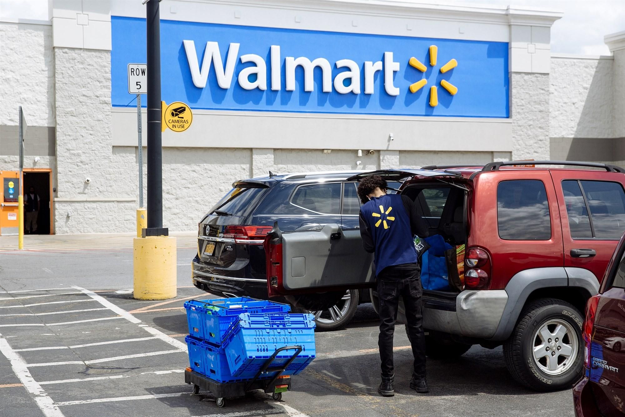 A worker delivers groceries to a customer's vehicle outside a Walmart store in Amsterdam, N.Y., on May 15. (Photo: Angus Mordant / Bloomberg via Getty Images file)