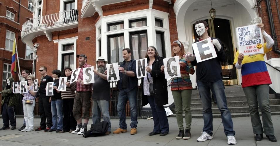 Supporters hold signs outside the Ecuadorian embassy in London in 2013.