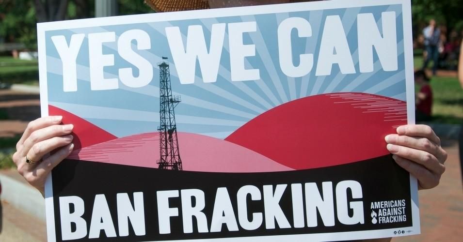 "The reality is that neither candidate nor their respective parties support a ban on fracking, even though that position happens to be supported by rank and file Democrats," writes Jones. (Photo: Food & Water Watch/Flickr/cc)