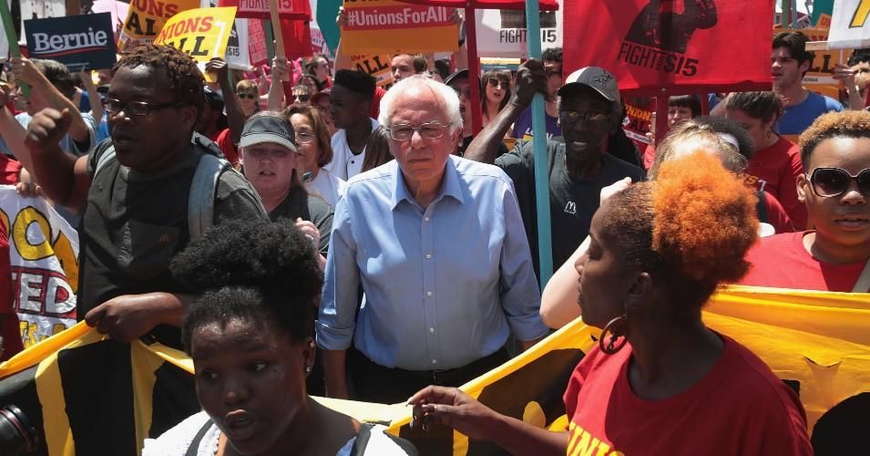 Democratic presidential candidate Senator Bernie Sanders (I-VT) arrives at the Iowa Democratic Party's Hall of Fame Dinner marching with Fight For $15 fast food workers on June 9, 2019 in Cedar Rapids, Iowa. (Photo: Scott Olson/Getty Images)