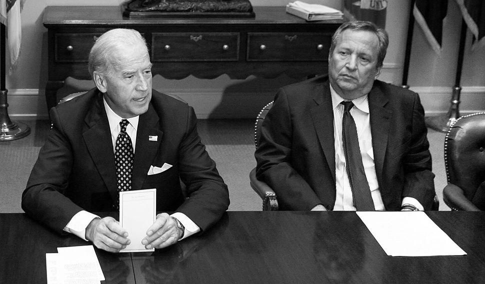 Then-Vice President Joseph Biden and then-Director of the National Economic Council Larry Summers, in October 2009. (Photo: Alex Wong via Getty Images)