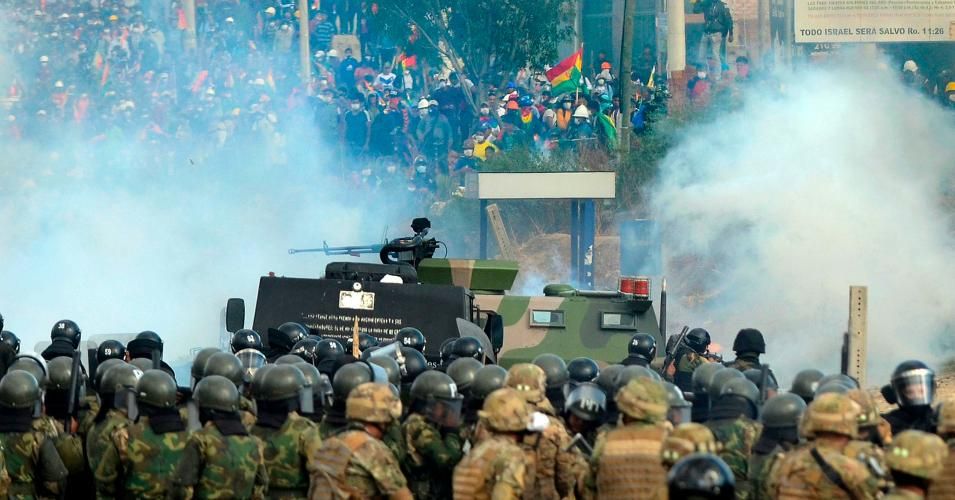 Bolivian riot police and soldiers confront supporters of Bolivia's ex-President Evo Morales during a protest against the interim government in Sacaba, Chapare province, Cochabamba department on November 15, 2019. The police later opened fire on the demonstrators, killing at least five people and injuring many others. (Photo: STR/AFP via Getty Images)