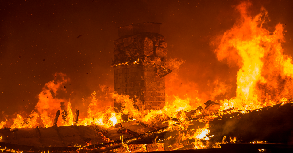 A house burns during the Woolsey Fire on November 9, 2018 in Malibu, California. (Photo: David McNew/Getty Images)
