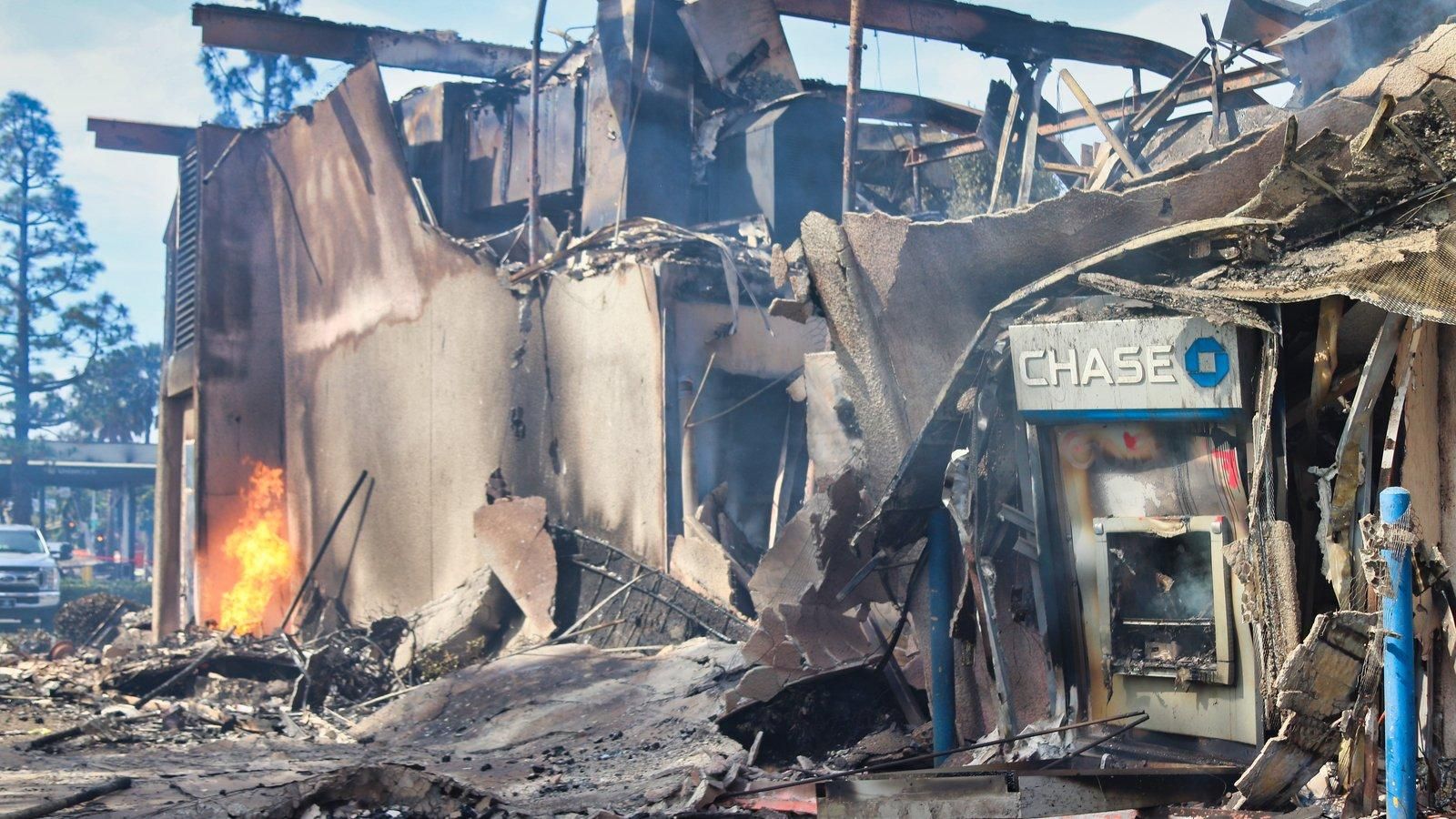 The smoldering wreckage of a former Chase Bank in La Mesa, California, May 31, 2020. (Photo: CC)