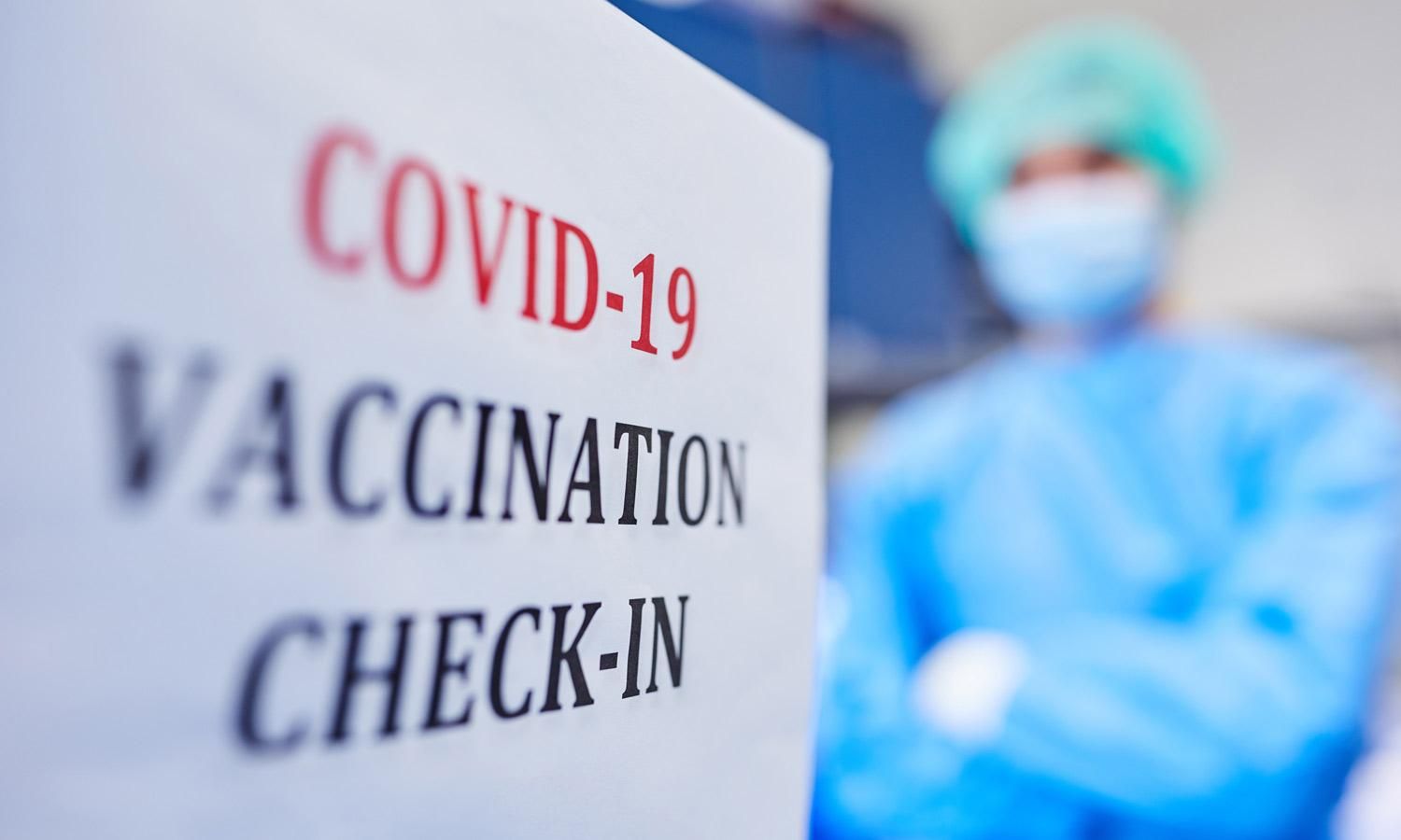 Scientists estimate that herd immunity, the point at which the coronavirus runs out of people to infect, would be achieved at a vaccination level of between 70 and 90 percent. (Photo: Robert Kneschke/Shutterstock)
