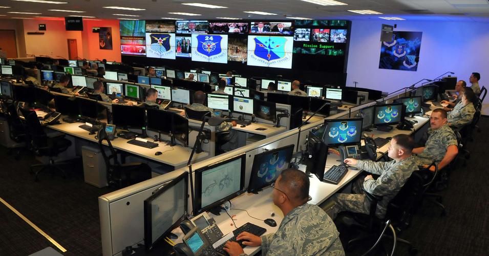 Air Force cyber warriors of the 624th Operations Center at work. (Photo: US. Air Force/William Belcher) 