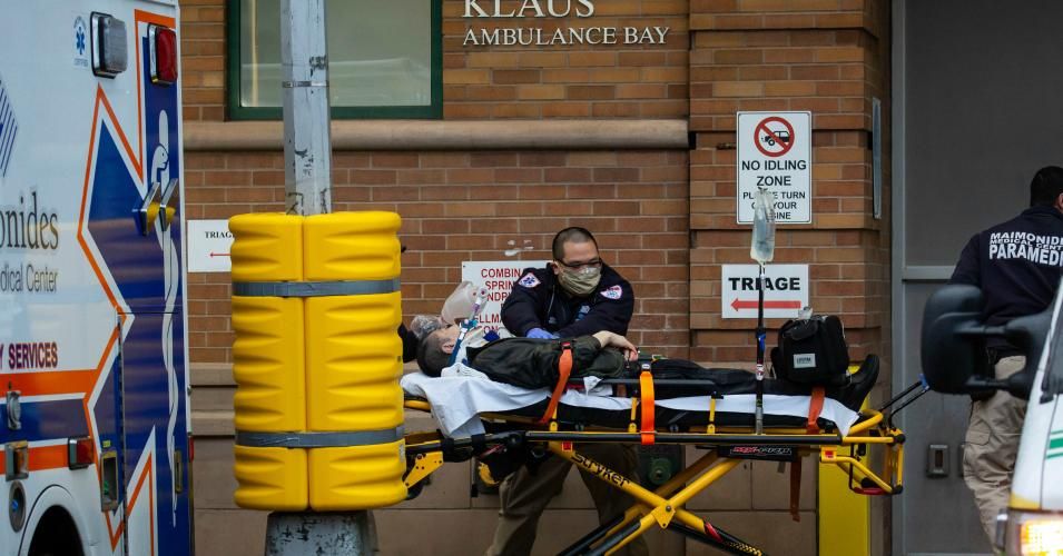 Healthcare workers roll a patient into the emergency room at Maimonides Medical Center during the COVID-19 pandemic in the Brooklyn borough of New York, United States, Dec. 14, 2020. (Photo: Michael Nagle/Xinhua via Getty) 