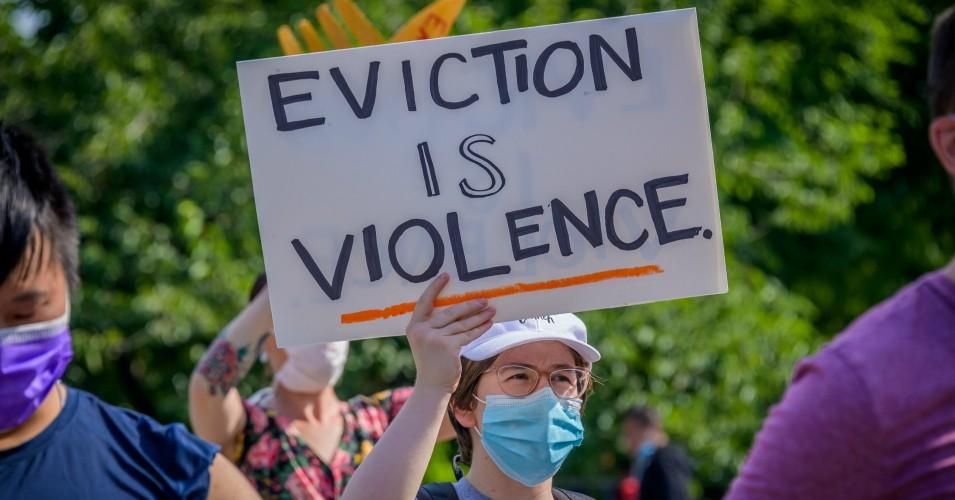 If homeowners and government workers are not able to create sufficient demand to restore economic growth the federal government must step in. (Photo: Erik McGregor/LightRocket via Getty Images)