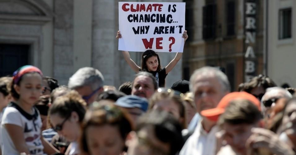 People take part in the demonstration 'Fridays for Future' in Piazza del Popolo, on April 19, 2019 in Rome, Italy. (Photo: Simona Granati-Corbis/Getty Images)