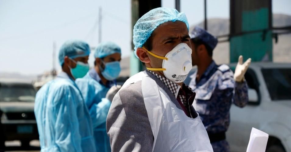 Medical personnel check people's temperature on the street as a precautionary measure against the spread of coronavirus COVID-19 on April 5, 2020 on the outskirts of Sana'a, Yemen.