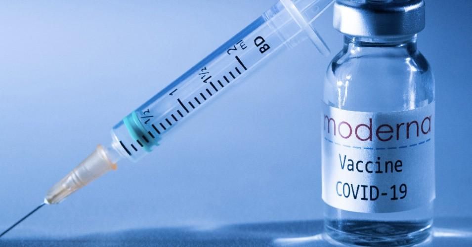 Moderna, a U.S. biotech firm, announced on November 16, 2020 that its experimental vaccine against Covid-19 was almost 95% effective. (Photo illustration: Joel Saget/AFP via Getty Images)